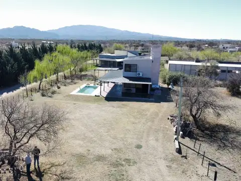 Casa en venta en Barrio Tres Lomas - Donovan Juana Koslay