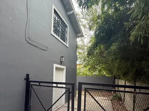 Duplex en alquiler de 3 ambientes en Luis Guillon