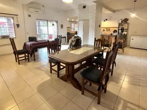 CASA 4 DORMITORIOS CON PILETA EN VENTA LA FLORIDA