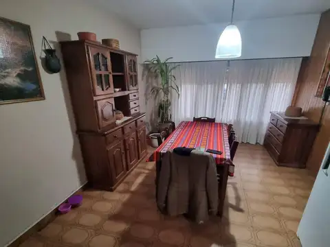 Casa 6 ambientes con 1 baño