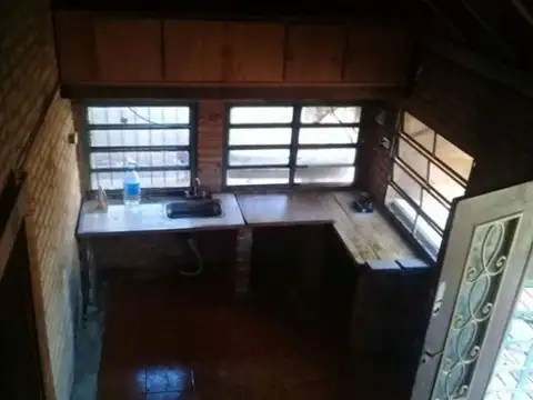 OPORTUNIDAD RETASADA BAJO EL PRECIO. Casa 4 ambientes tipo cabaña