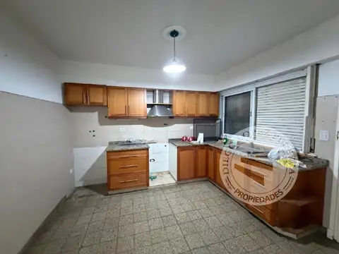 Casa en Alquiler con 2 cocheras