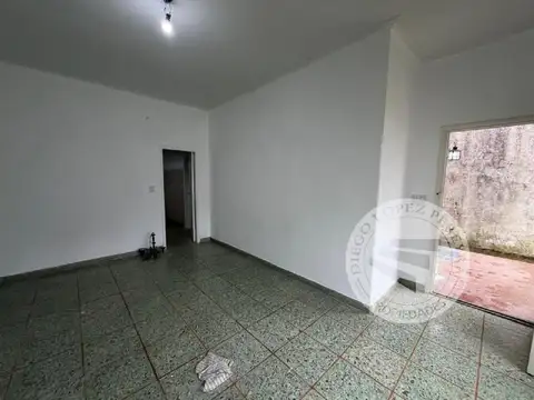 Casa 5 ambientes con 1 baño