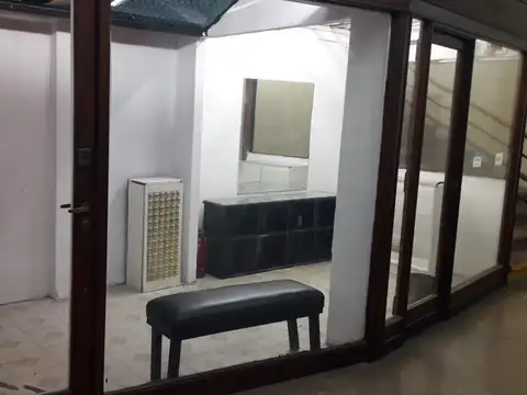 Local en Alquiler en Recoleta, $ 300.000