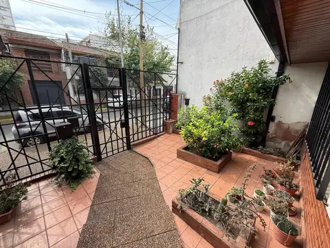 Salguero al 2400