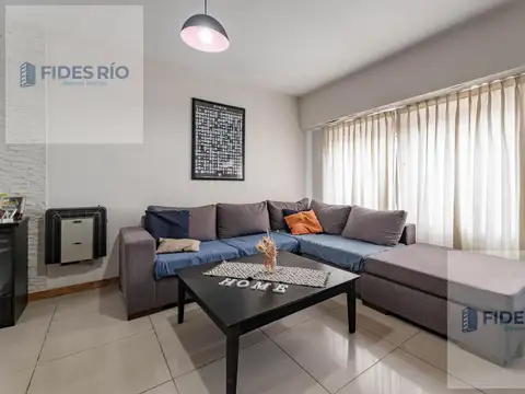 Venta - Casa de 4 Dormitorios con Cochera y Patio con Parrillero en Barrio Abasto