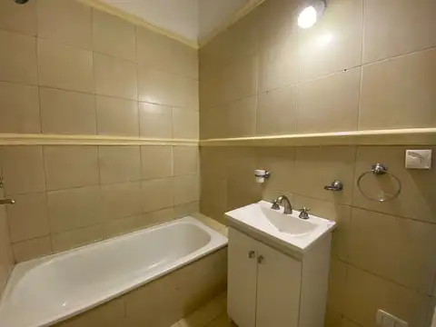 Jose Maria Paz 1700, Piso 1