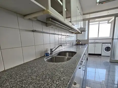 Vendo en RETIRO.  Espectacular Piso de 5 Ambientes / 2 Cocheras / Baulera.