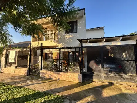 Hermosa casa 5 ambientes y amplio quincho