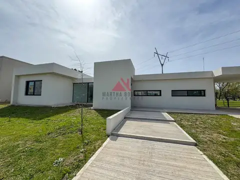 Casa 5 ambientes con 3 baños