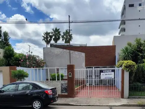 Venta de casa céntrica 3 dormitorios