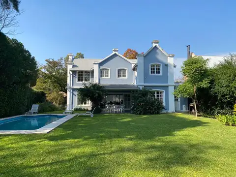 Casa 4 ambientes con 3 baños