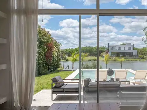 Casa 5 ambientes con 3 baños