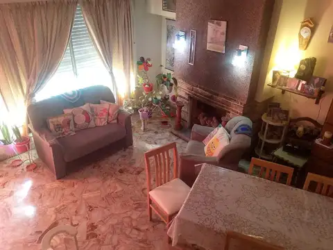 Casa en Venta con 3 cocheras