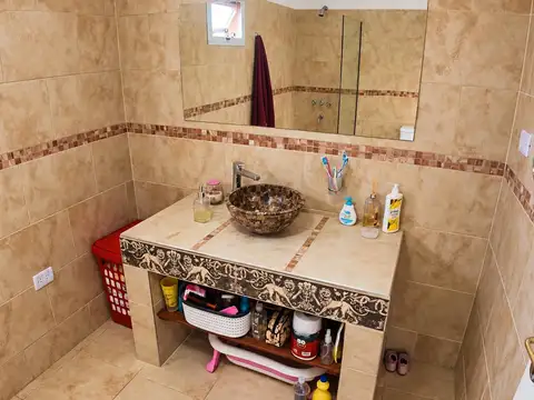 Casa 5 ambientes con 3 baños