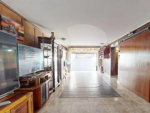 Casa en Venta con 3 cocheras