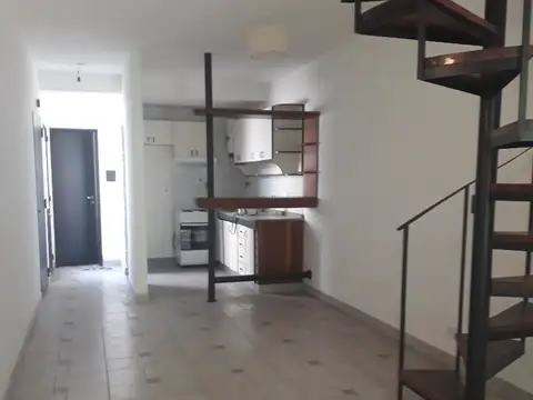 EXELENTE PH DE 2 AMB ALFRENTE 1º PISO SIN EXPENSAS