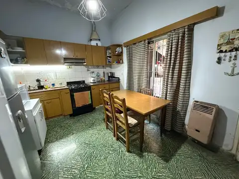 Casa 4 ambientes con 2 baños
