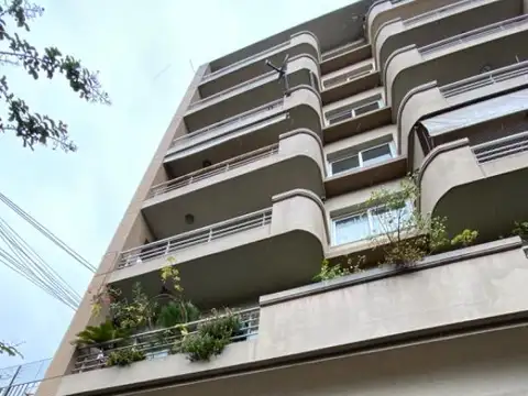 Departamento 2 ambientes al frente con cochera y balcon  