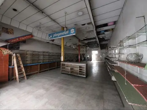Local en venta/ alquiler en Av. Montes de Oca al 800 Barracas CABA