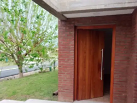 Casa en Alquiler de 3 dormitorios