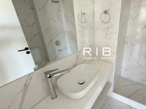 Frente a Universidad Austral