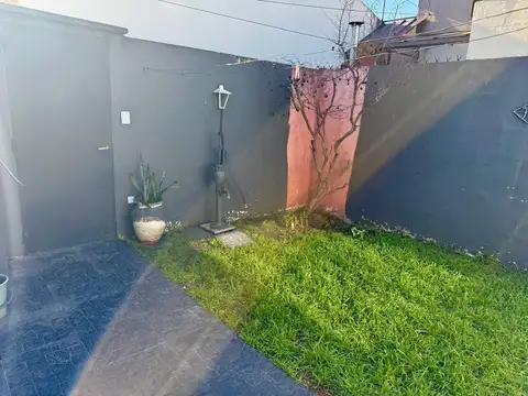Depto Tipo Casa en Venta con 1 cocheras