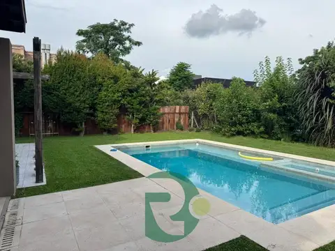 Venta Casa 4 amb. Barrio Privado Altos del sol