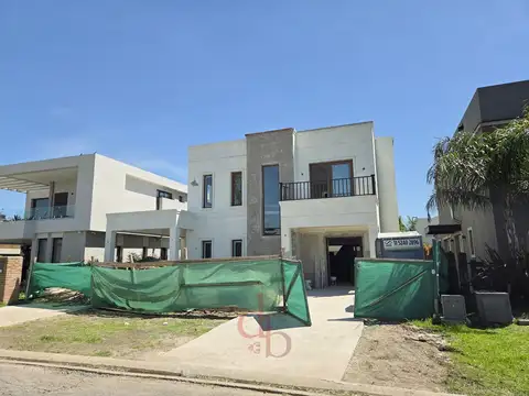 Casa en Venta en Barrio Privado Brisas de Adrogué