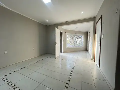 VENTA EN SANTA FE - CASA EN PLANTA BAJA, DOS DORMITORIOS PATIO Y COCHERA