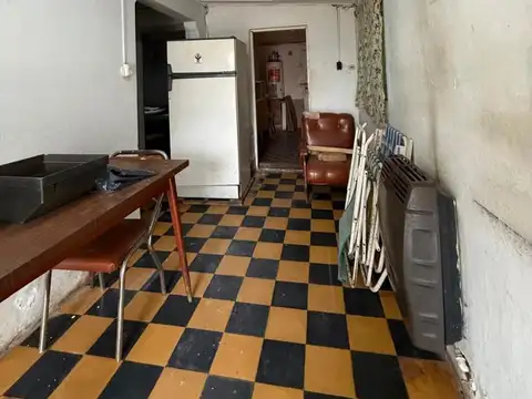 CASA A RECICLAR CON EXCELENTE LOTE