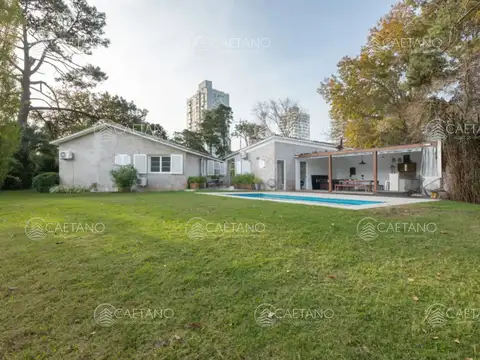 Casa en Alquiler Temporal en Playa Mansa, USD 3.500