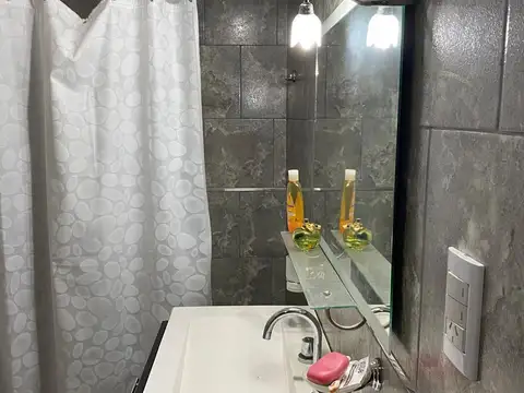 Casa en Venta con Quincho cerrado