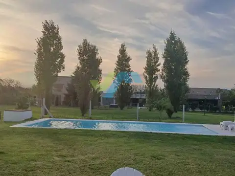 CASA A LA VENTA BARRIO CERRADO SANTA GUADALUPE, PILAR DEL ESTE 1000