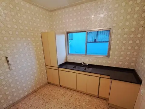 Depto Tipo Casa en Alquiler en Avellaneda, $ 650.000