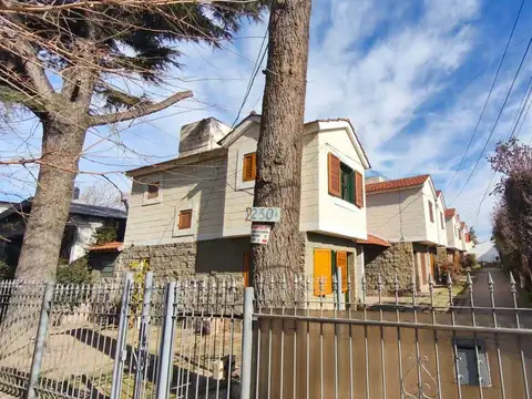 Depto Tipo Casa en Venta con 1 cocheras