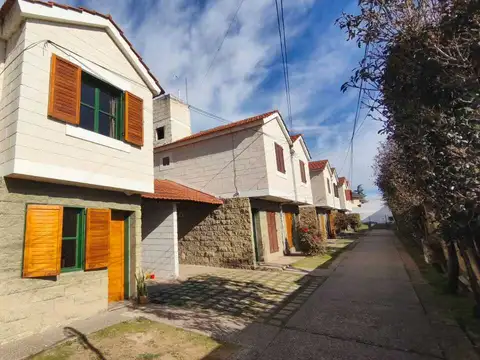VENTA DUPLEX en HOUSING CARLOS PAZ 2 DORM