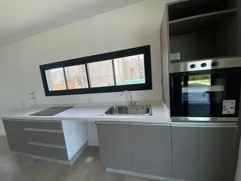 Casa 4 ambientes con 3 baños