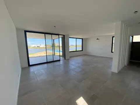 Casa en Venta en El Cantón - Barrio Islas, USD 370.000