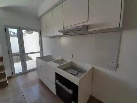 Casa 2 ambientes con 2 baños