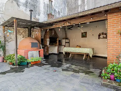 Casa 5 ambientes con 2 baños