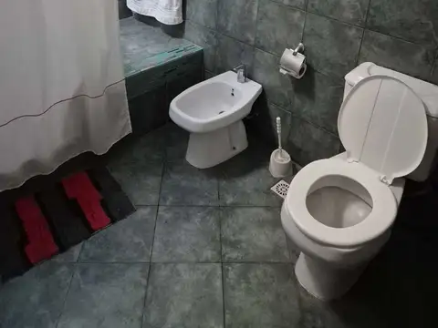 VENTA CASA+DEPTO+PATIO+QUINCHO (MULTIFAMILIAR)