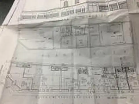 V. Lopez. Av Maipu esq Laprida Condominio de 6 locales y PH P Alta de vivienda c cochera