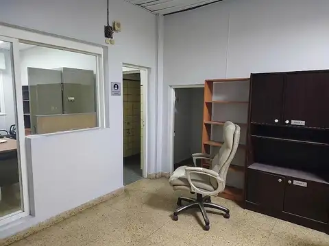 Depósito con oficinas en alquiler en Zona Norte CABA 300 m2 totales