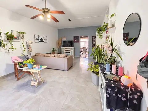 VENTA CASA 4 AMB CON GARAGE Y PATIO IMPECABLE