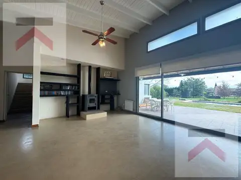 Gran Casa en Lote 2000m2 4 dorm piscina cochera cubierta en Chacras de la Reserva Cardales