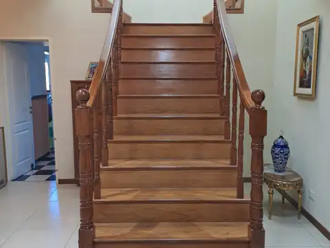 Hermosa casa en venta en country Banco provincia