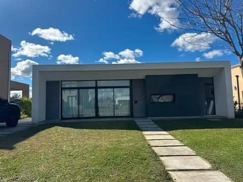 Casa en Alquiler de 3 dormitorios