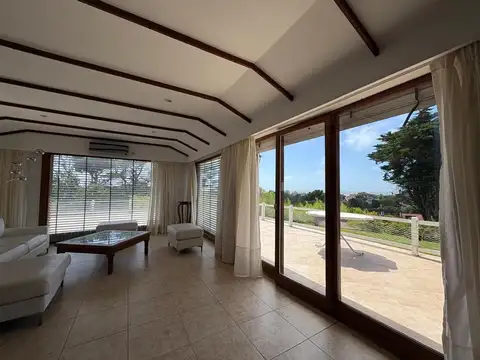 Casa 7 ambientes con 5 baños