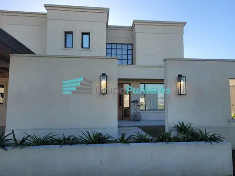 Casa con 3 Dormitorios más Escritorio y Piscina en Barrio Lagos de Canning II REBAJADA!